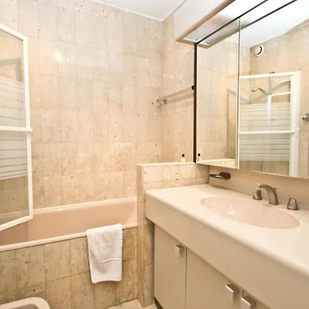 Gray 2a6 Apartment